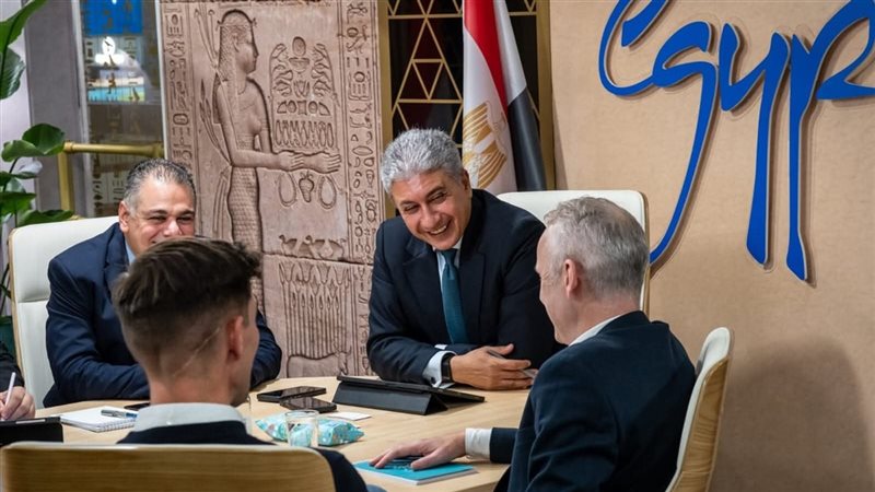 وزير السياحه والٱثار
