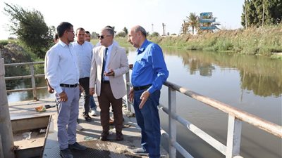 رئيس مياه الفيوم يتفقد عددا من مواقع العمل لمتابعة سير العمل