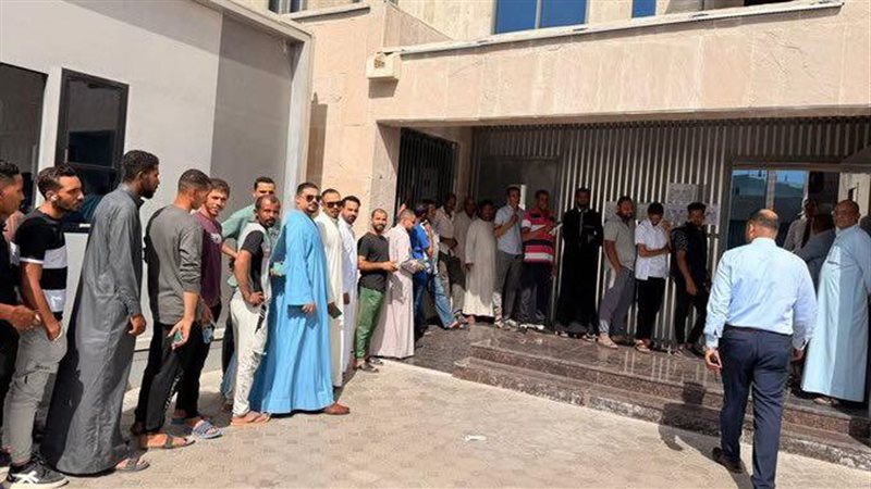 توافد الناخبين على القنصلية المصرية في مومباي بالهند