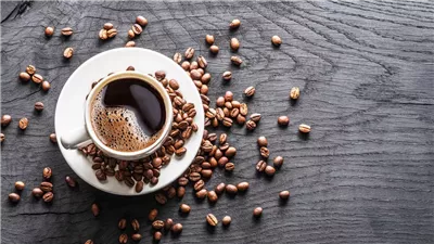 كم من الوقت يبقى الكافيين في الجسم بعد تناول كوب قهوة؟