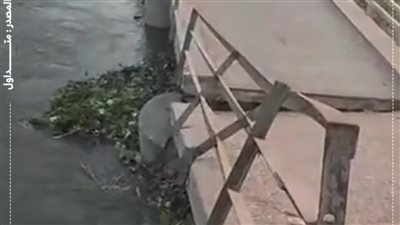 انهيار كوبري مشاة أعلى ترعة الإبراهيمية بطما غرب سوهاج.. تفاصيل