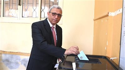 وكيل أول مجلس النواب يدلي بصوته في الانتخابات بالجيزة (صور)