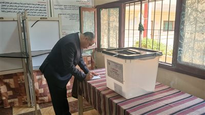 النائب عمرو رشاد عضو مجلس الشيوخ يدلي بصوته في انتخابات النواب 