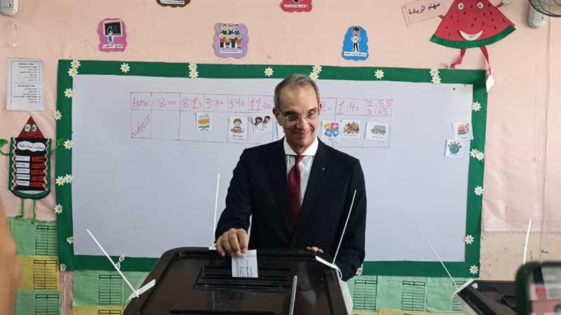 وزير الاتصالات