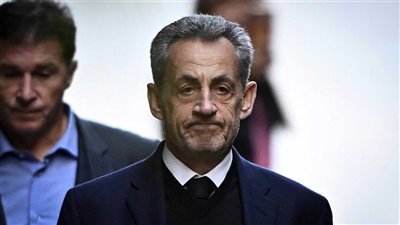 ساركوزي يغادر السجن بعد حكم بالإفراج عنه