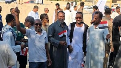 الأعلام ترفرف والهتافات تعلو.. مسيرة التأييد تجوب شوارع مرسى علم