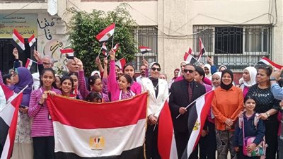 مفاجآت الساعات الأولى.. إقبال نسائي وكبار السن يتصدرون المشهد في أسوان