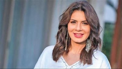 نجلاء بدر تشيد بالمخرج طارق العريان بعد عرض 