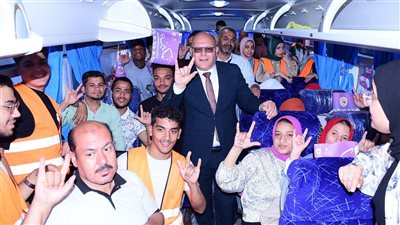 رئيس جامعة سوهاج يصطحب ذوى الإعاقة بالاتوبيسات لنقلهم للمقرات الانتخابية