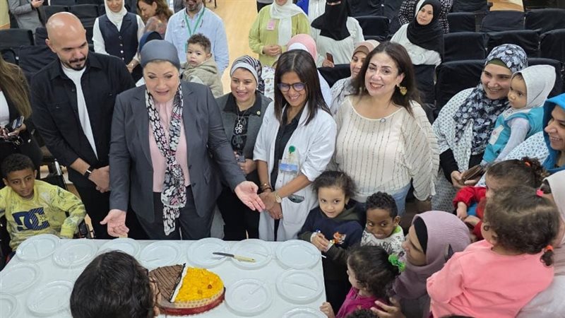زيارة القومي للطفولة والأمومة لأطفال بمستشفى أبو الريش