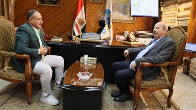 رئيس مياه الغربية يستعرض مع مسؤول الشركة القابضة موقف المشروعات الحيوية