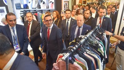 وزير الاستثمار: قطاع المنسوجات والملابس ركيزة أساسية للاقتصاد الوطني