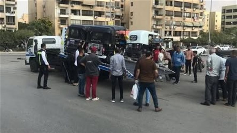 حي شرق مدينة نصر يضبط ويصادر التكاتك المخالفة بشارع الطاقة