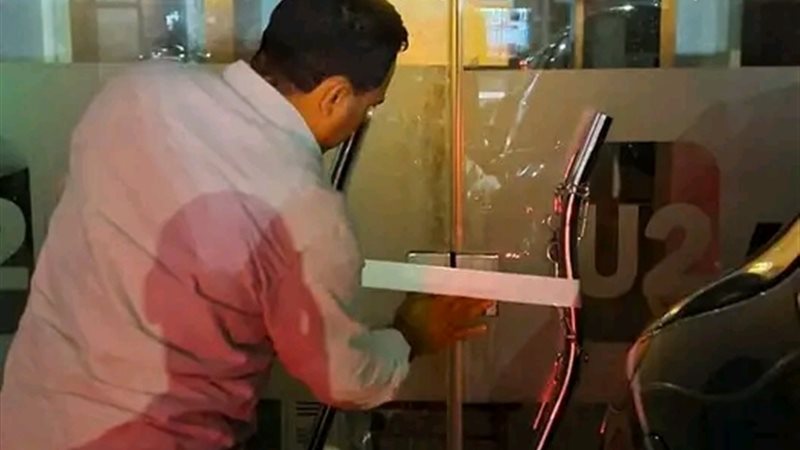  غلق وتشميع معارض سيارات مخالفة في شارع أحمد فخري بمدينة نصر
