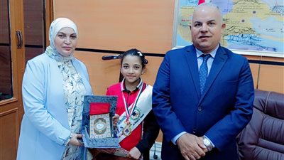 مدير تعليم الفيوم يُهنئ الطالبة وعد محمود طه لتأهلها للمنافسات العالمية في الصين