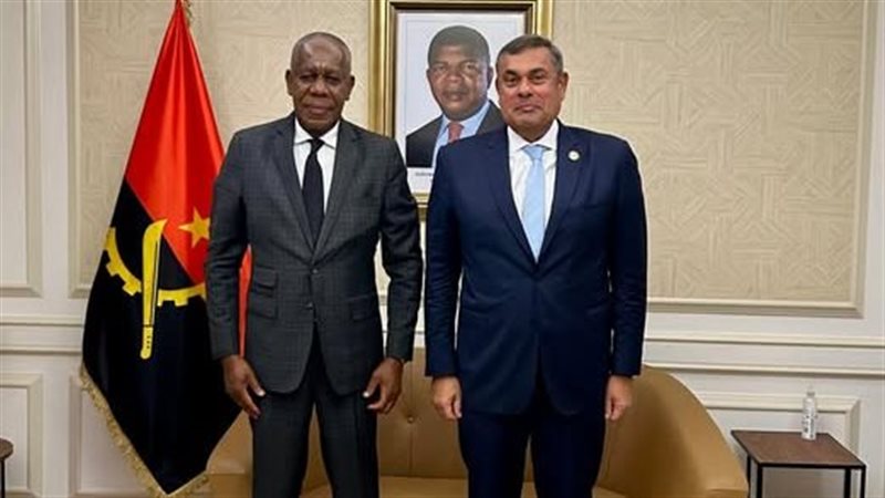 نائب وزير الخارجية مع وزير الدولة الأنجولي