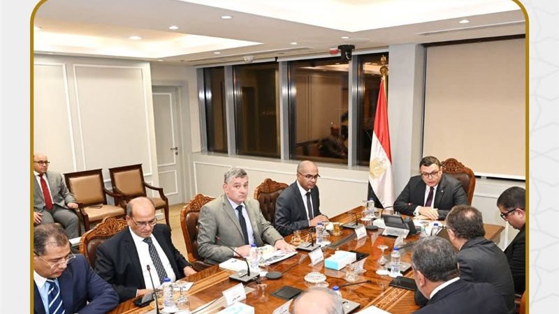 وزير الإسكان ورئيس شركة المقاولون العرب