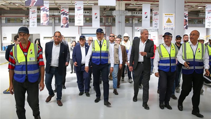 وزير قطاع الأعمال والعاملين بشركة النصر 