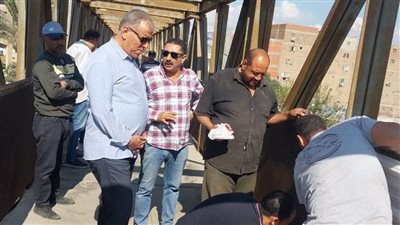 استجابة لشكاوى الأهالي .. إصلاح كوبري المشاة أعلى السكة الحديد بكفر الزيات