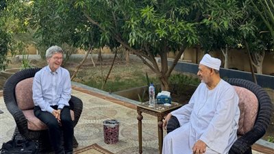 الأقصر تحتضن لقاءً تاريخيًا بين الإمام الطيب وجيفري ساكس.. تفاصيل