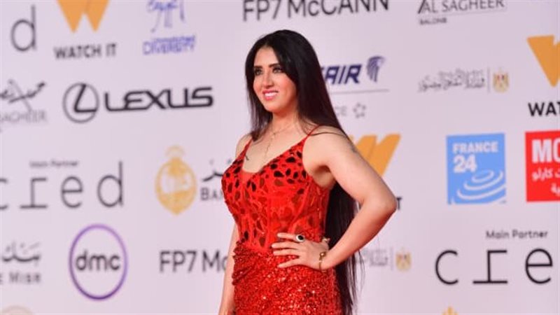 نور فخري 