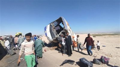 إصابة 18 شخصًا في انقلاب أتوبيس «سوبر جيت» بطريق الأوتوستراد بحلوان