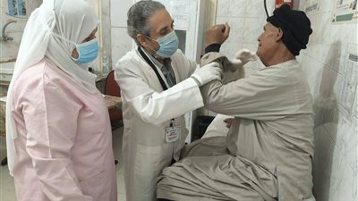 صحة المنيا: قافلة “حياة كريمة” تقدّم خدماتها الطبية المجانية لأكثر من 1071 شخص