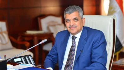 ربيع: عودة تدريجية للخطوط الملاحية الكبرى بقناة السويس.. و40 سفينة تعبر يوميًا