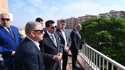 وزير الشباب والرياضة ومحافظ الإسماعيلية يتابعان أعمال مركز الابتكار الشبابي والتعلم