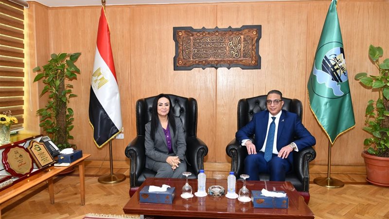 محافظ الفيوم يستقبل وزير التضامن بمكتبه