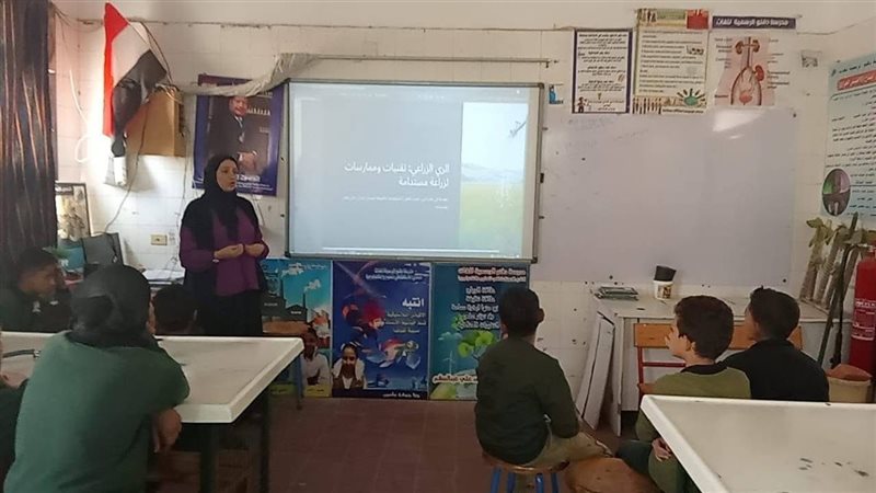 جانب من الندوات الثقافية