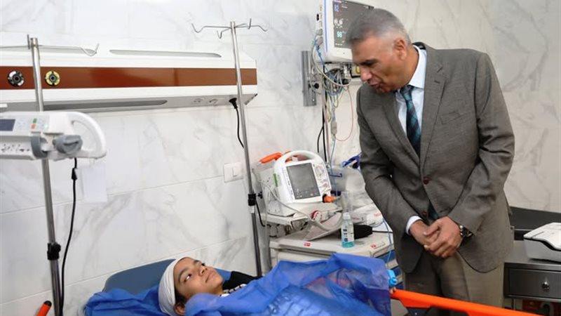 زيارة المحافظ للمصابين 