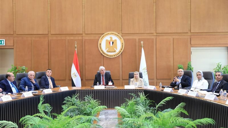 جانب من اجتماع وزير التعليم العالي 