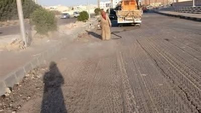 رئيس حي شمال الغردقة يتفقد شارع الحجاز بشأن أعمال التكسير قبل الرصف