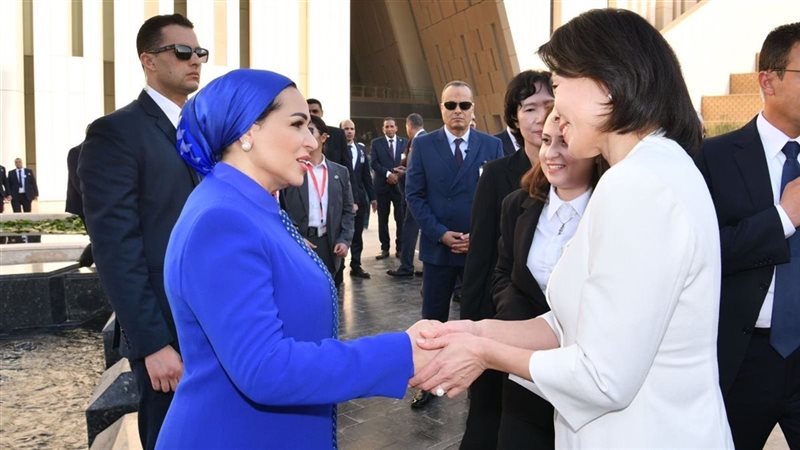 السيدة انتصار السيسي والسيدة كيم هي-كيونج 