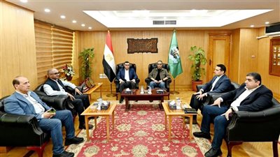 وزير الإسكان ومحافظ الفيوم يتفقدان مشروعات 