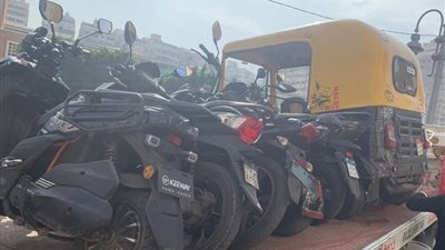 حملات أمنية موسعة بالإسكندرية لضبط التوكتوك والموتوسيكلات المخالفة 