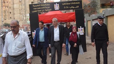 محافظ الغربية يتفقد استعدادات المحلة لاستقبال الناخبين قبل ساعات من التصويت