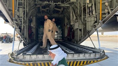 جسر الإغاثة لا يتوقف: مطار العريش يستقبل الطائرة السعودية الـ 74 لدعم صمود غزة