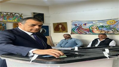 وزير الإنتاج الحربي يدلي بصوته في انتخابات مجلس النواب 2025