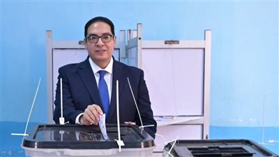 انتخابات مجلس النواب.. رئيس جامعة القاهرة يدلي بصوته في لجان الاقتراع