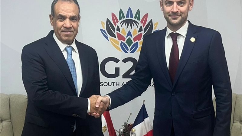 وزير الخارجية يلتقي نظيره الفرنسي 