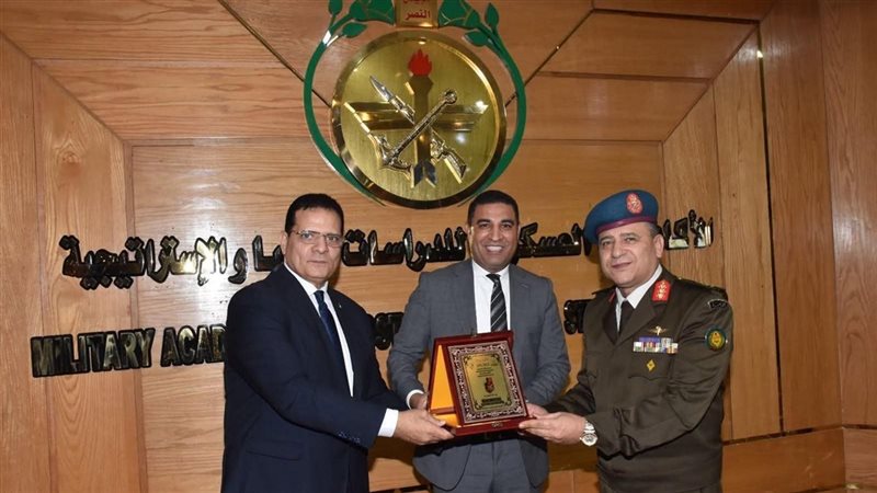  الدكتور مصطفى ثابت