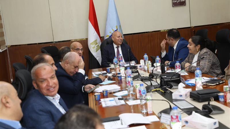 خلال الاجتماع