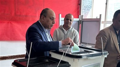 رئيس حزب حماة الوطن يدلي بصوته في انتخابات مجلس النواب 2025