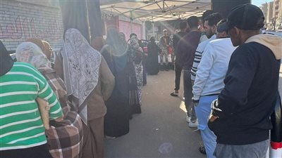 إقبال لافت من الشباب على لجان الدائرة 15 بالقاهرة مع الدقائق الأولى لفتح الصناديق