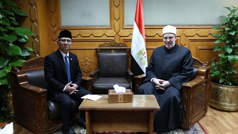 وكيل الأزهر ونائب وزير التعليم بإندونيسيا  