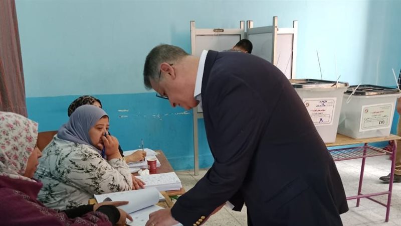 النائب طارق رضوان يدلي بصوته في انتخابات مجلس النواب 