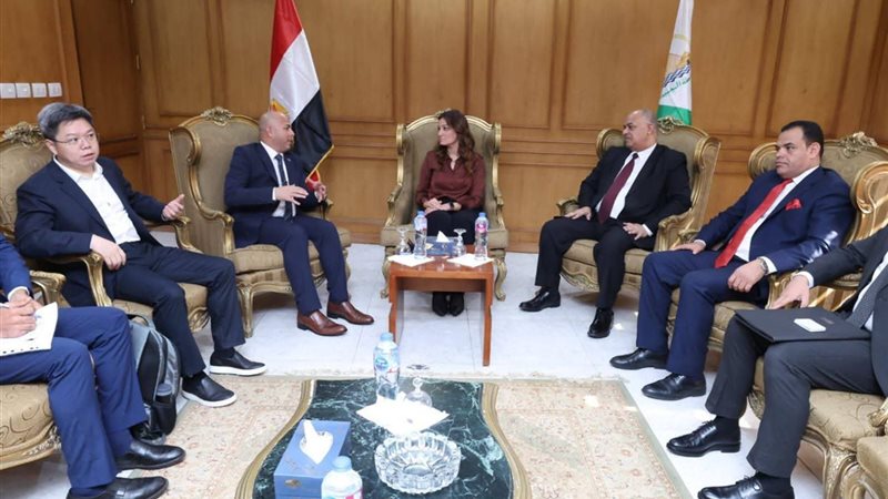 جانب من اجتماع محافظة الجيزة مع وفد صيني 