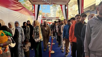 كثافات كبيرة على مدرسة الشهيد أحمد بلال بفاقوس للتصويت في انتخابات النواب